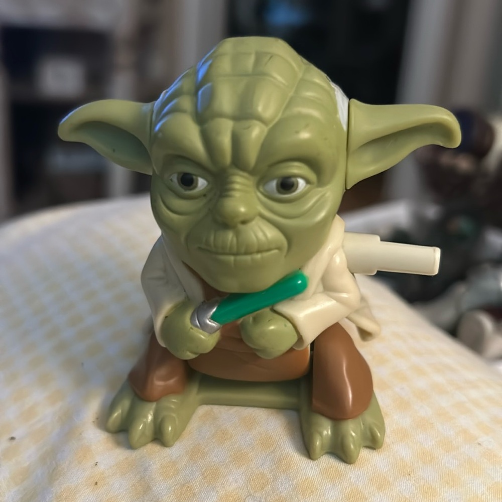 YODA STAR WATS WIND UP BURGER KING TOY (PRE-OWNED)

HOLLYWOOD DREAMER (2359)